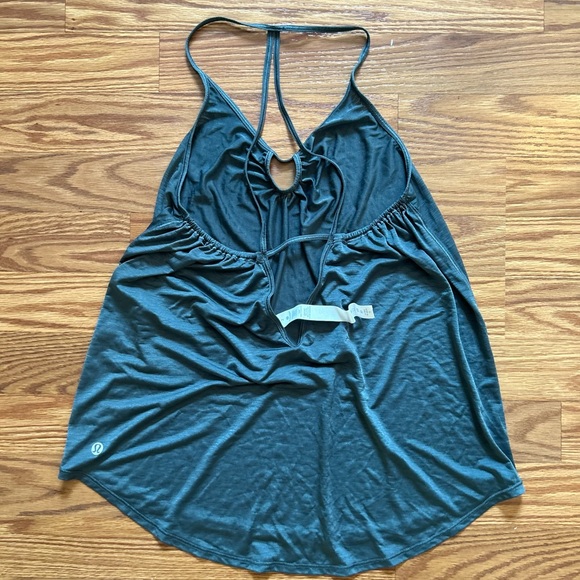 Lululemon tank top size 2 - Picture 3 of 3